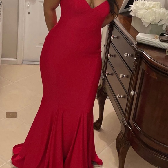 Stunning La Femme Strapless Bustier Mermaid Gown - Picture 3 of 14